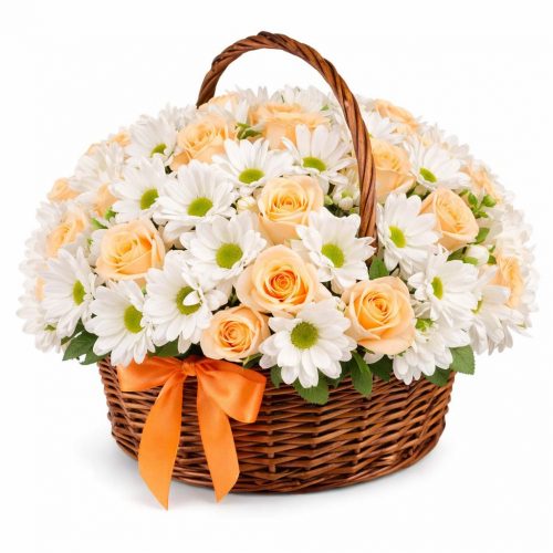 Цветы в корзине из ротанга «Комплимент»